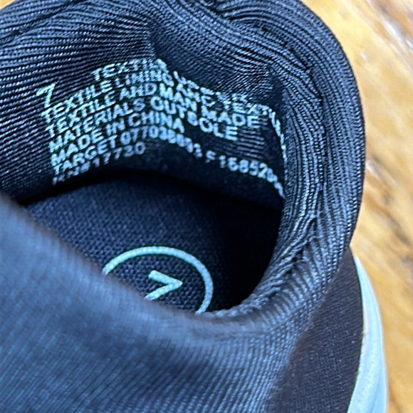 Cat and Jack black toddler water shoes. Good condition. Size 7. - Picture 8 of 8